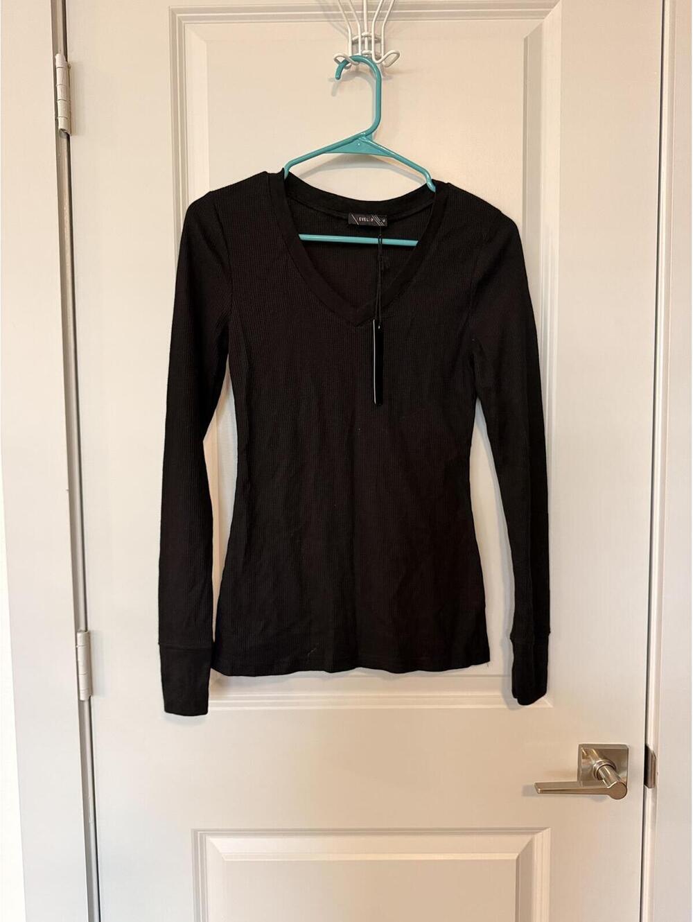Level Up Black Long Sleeve V-Neck Shirt Medium
